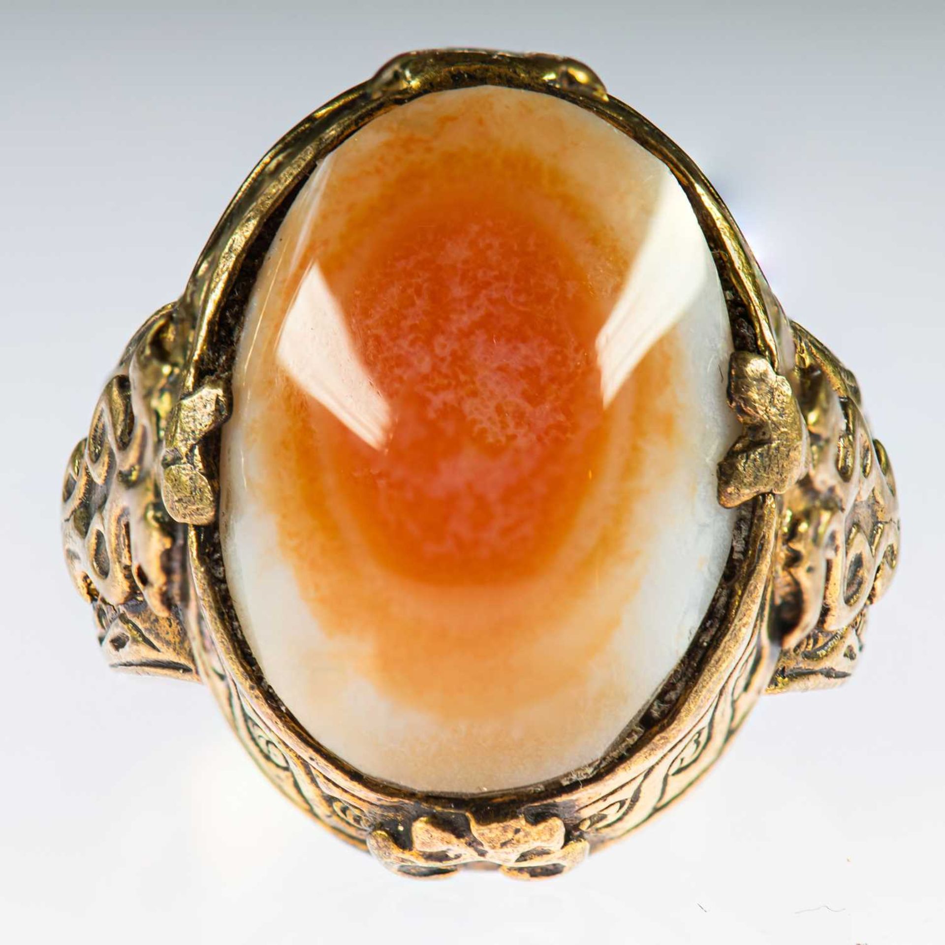 AN AGATE RING
