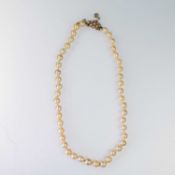 A CULTURED PEARL NECKLACE