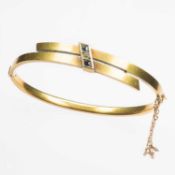 A LATE VICTORIAN 9 CARAT GOLD SAPPHIRE AND DIAMOND HINGE OPENING BANGLE