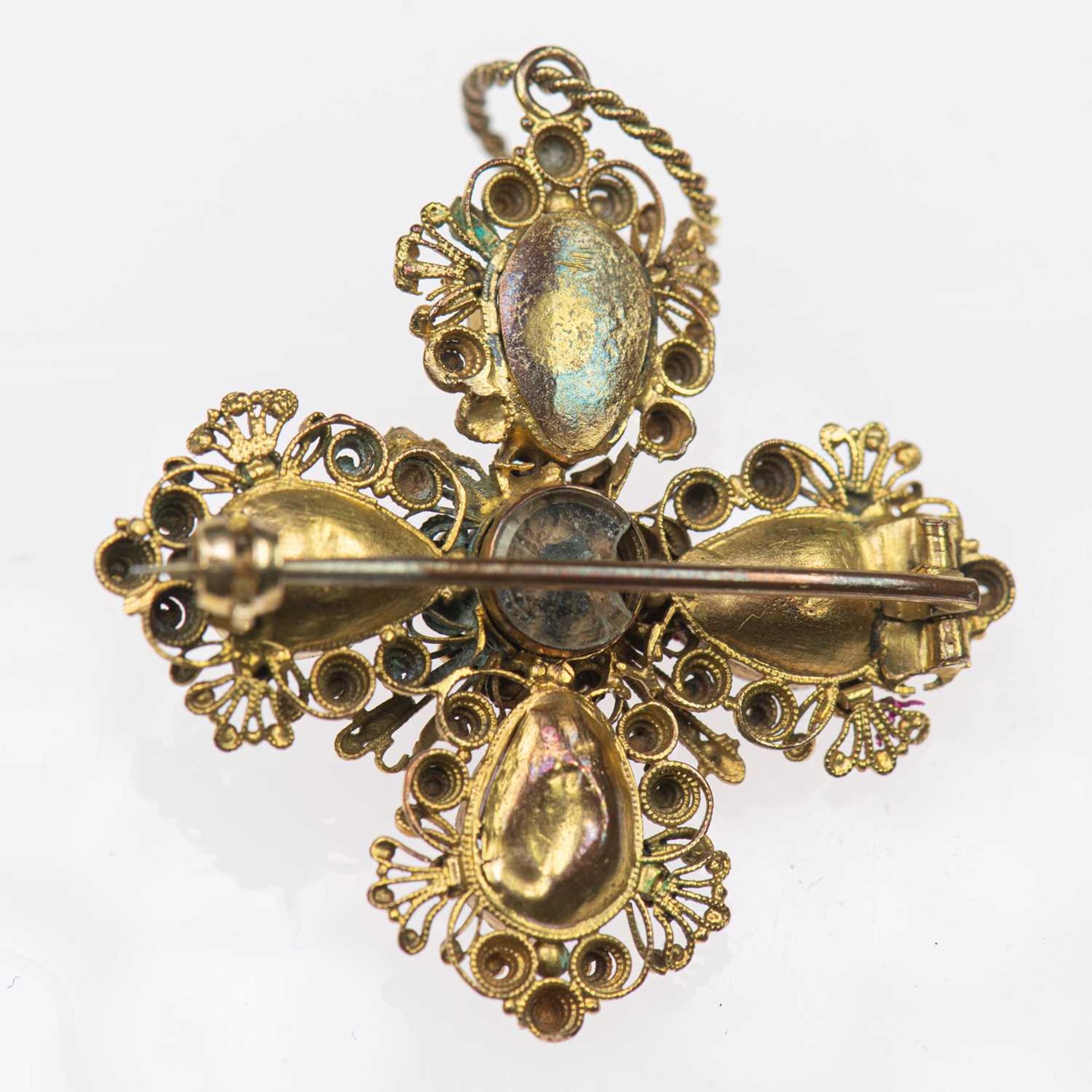 A MID-19TH CENTURY PINK TOPAZ AND EMERALD CROSS PENDANT - Image 2 of 2