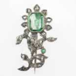 AN EMERALD AND DIAMOND FLORAL SPRAY BROOCH