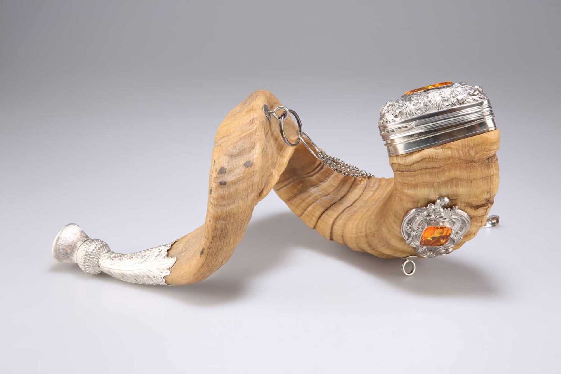 A FINE SCOTTISH SILVER-MOUNTED RAM'S HORN TABLE SNUFF MULL, CIRCA 1850 - Image 3 of 9