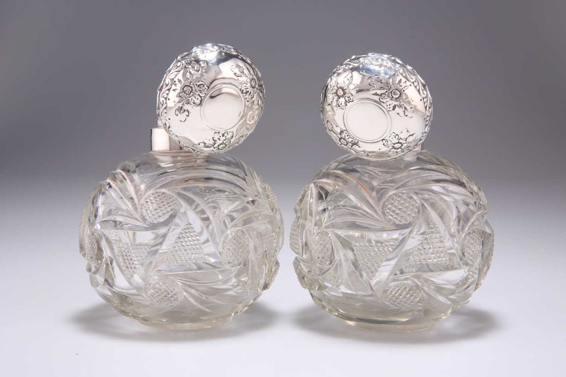 A PAIR OF EDWARDIAN SILVER-MOUNTED DRESSING TABLE JARS - Image 2 of 2