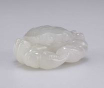 A CHINESE JADE CARVING OF A CRAB