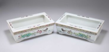 A PAIR OF CHINESE FAMILLE ROSE PLANTERS