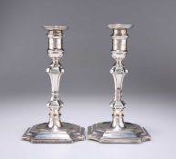 A PAIR OF GEORGIAN STYLE SILVER CANDLESTICKS