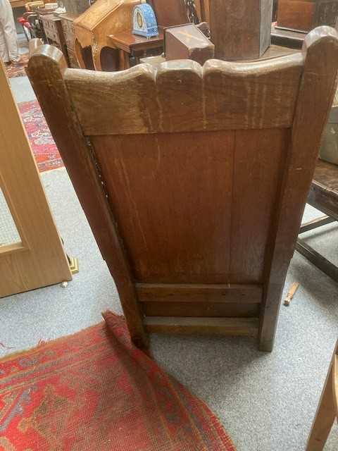 A 19TH CENTURY OAK LAMBING CHAIR - Image 4 of 4