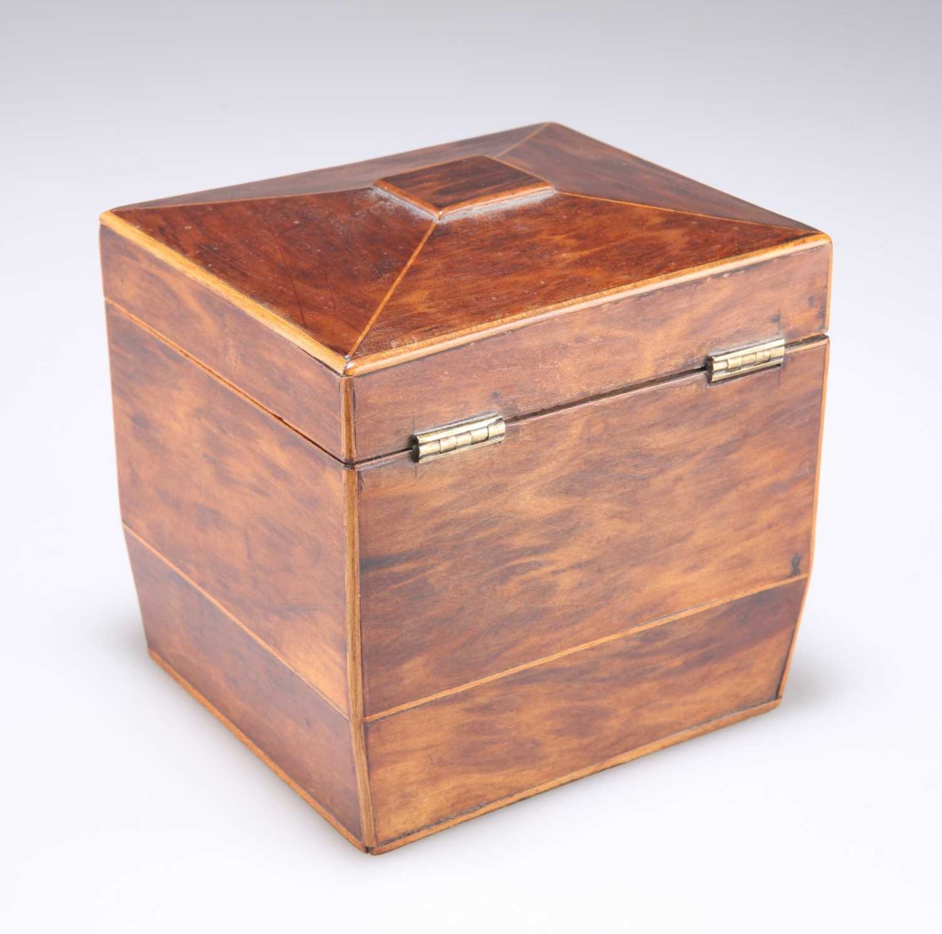 AN EARLY 19TH CENTURY MAHOGANY TEA CADDY - Image 3 of 3