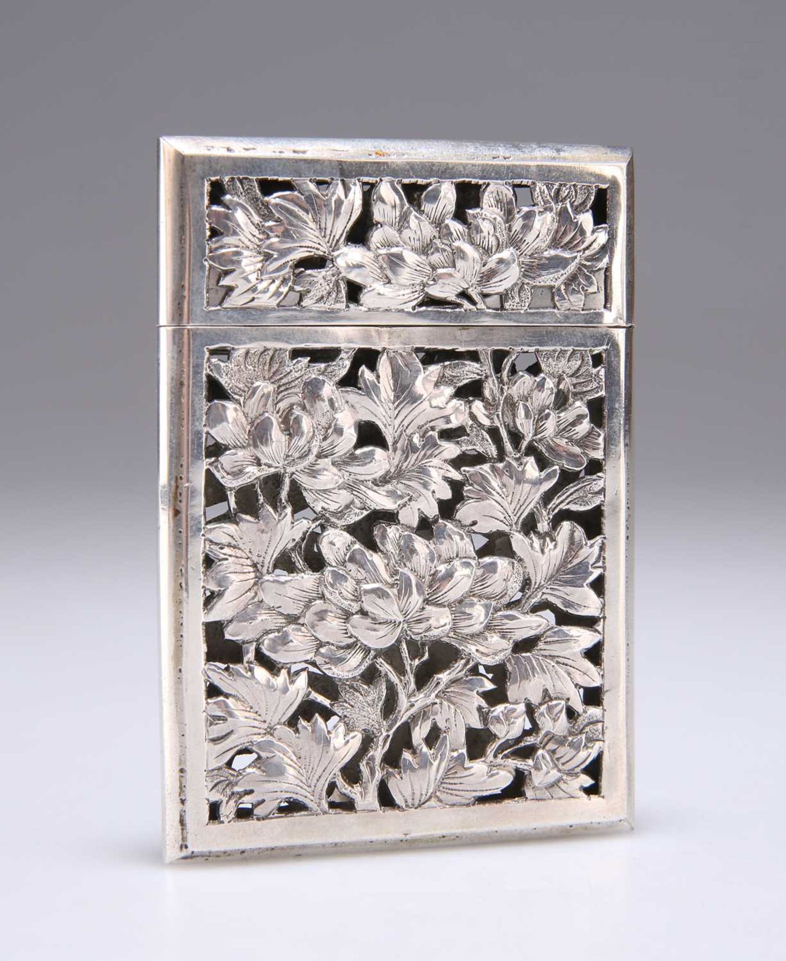 A CHINESE PIERCED SILVER CARD CASE - Image 2 of 3