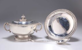 A GEORGE V SILVER CUP, COVER, STAND AND SPOON SET