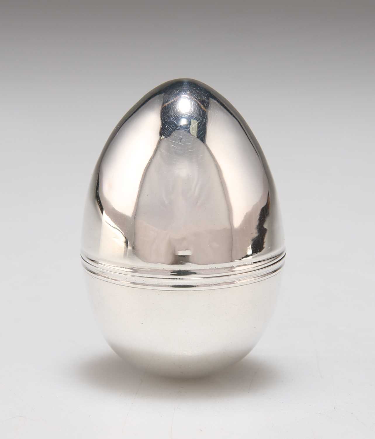 A GEORGE III SILVER EGG-SHAPED NUTMEG GRATER - Image 2 of 3