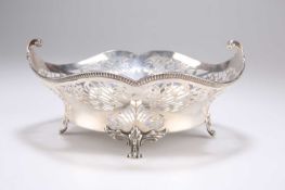 A GEORGE V SILVER TABLE DISH