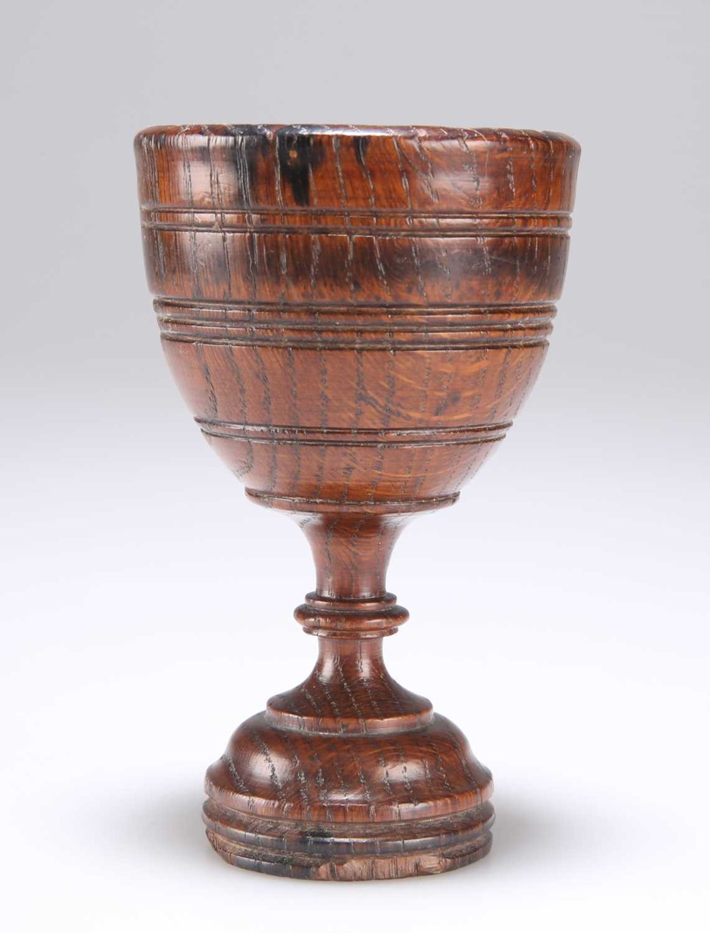 AN OAK GOBLET, 18TH/19TH CENTURY