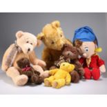 A GROUP OF 20TH CENTURY TEDDY BEARS AND SOFT TOYS