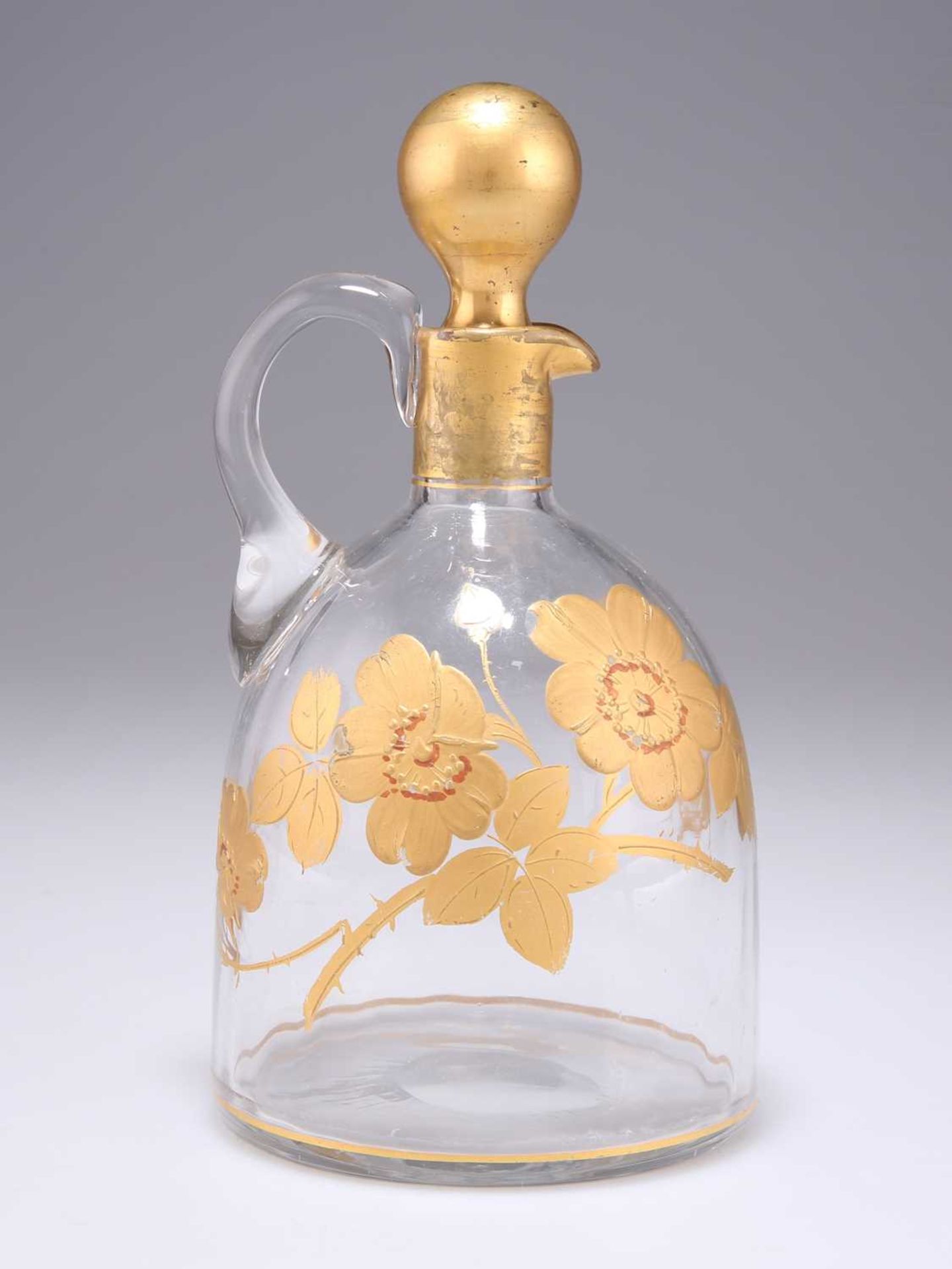 A LATE 19TH/EARLY 20TH CENTURY GILT GLASS DECANTER, POSSIBLY BACCARAT