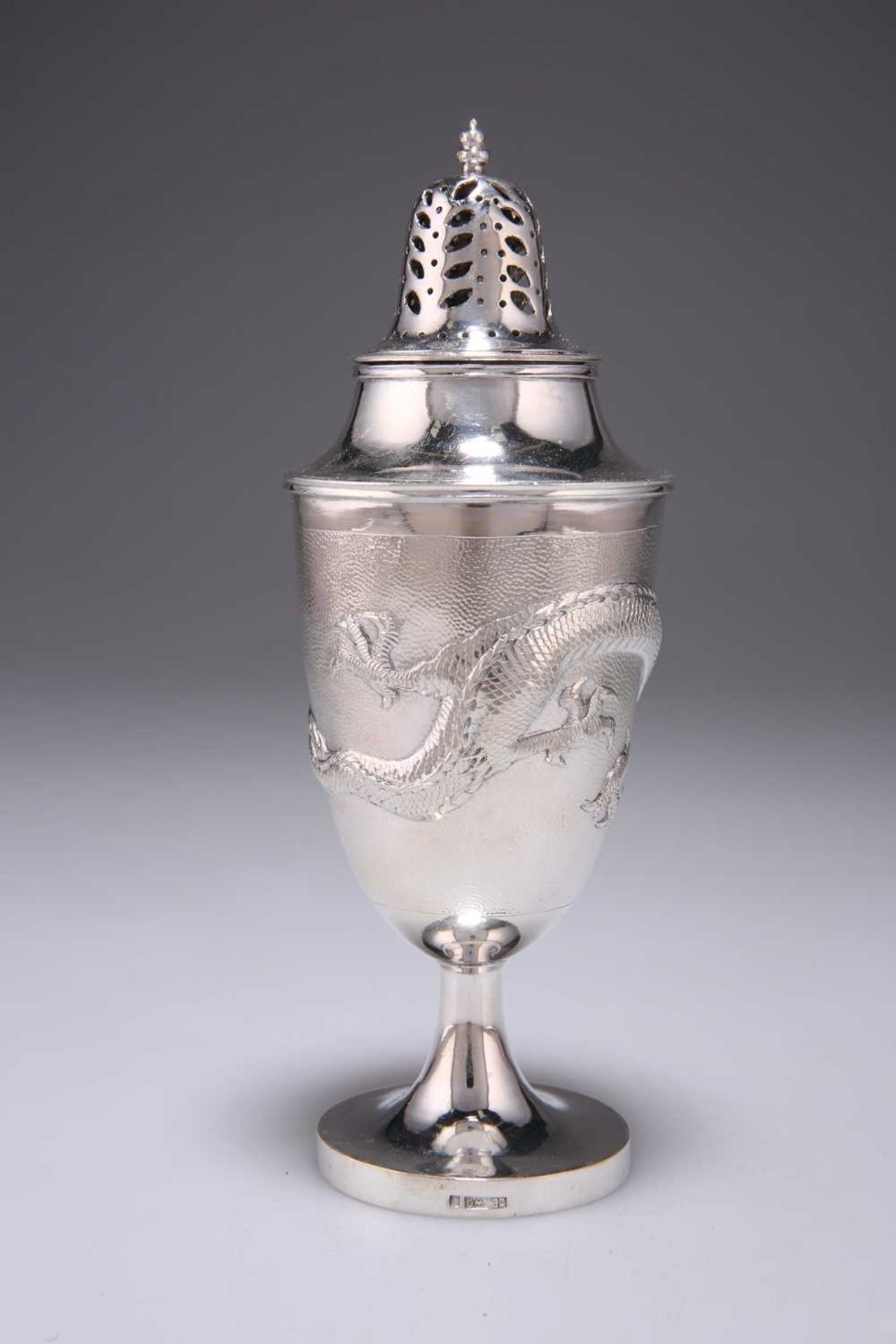 A CHINESE SILVER SUGAR SIFTER - Bild 2 aus 3