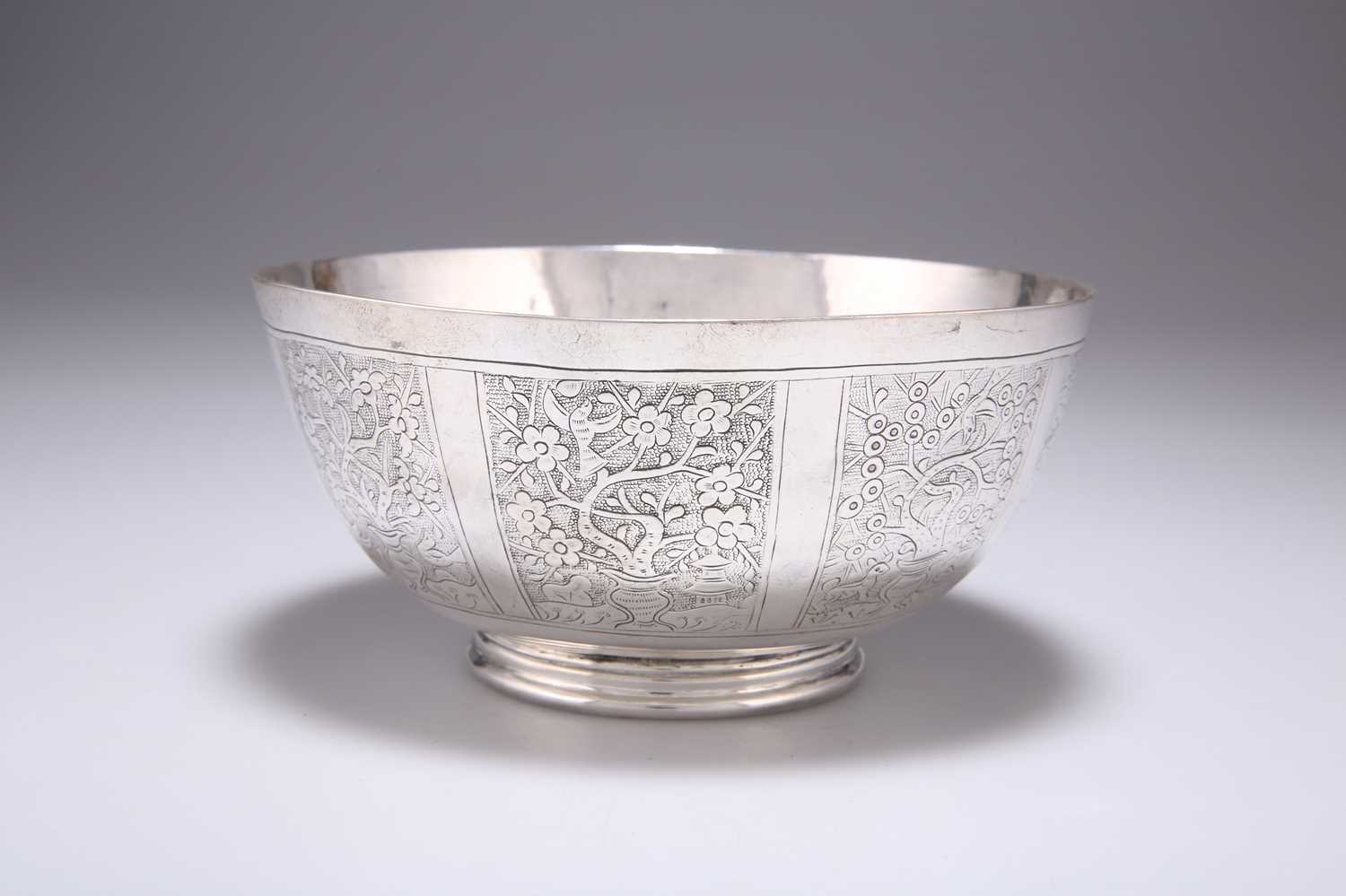 AN EARLY 19TH CENTURY CHINESE SILVER BOWL - Image 2 of 2