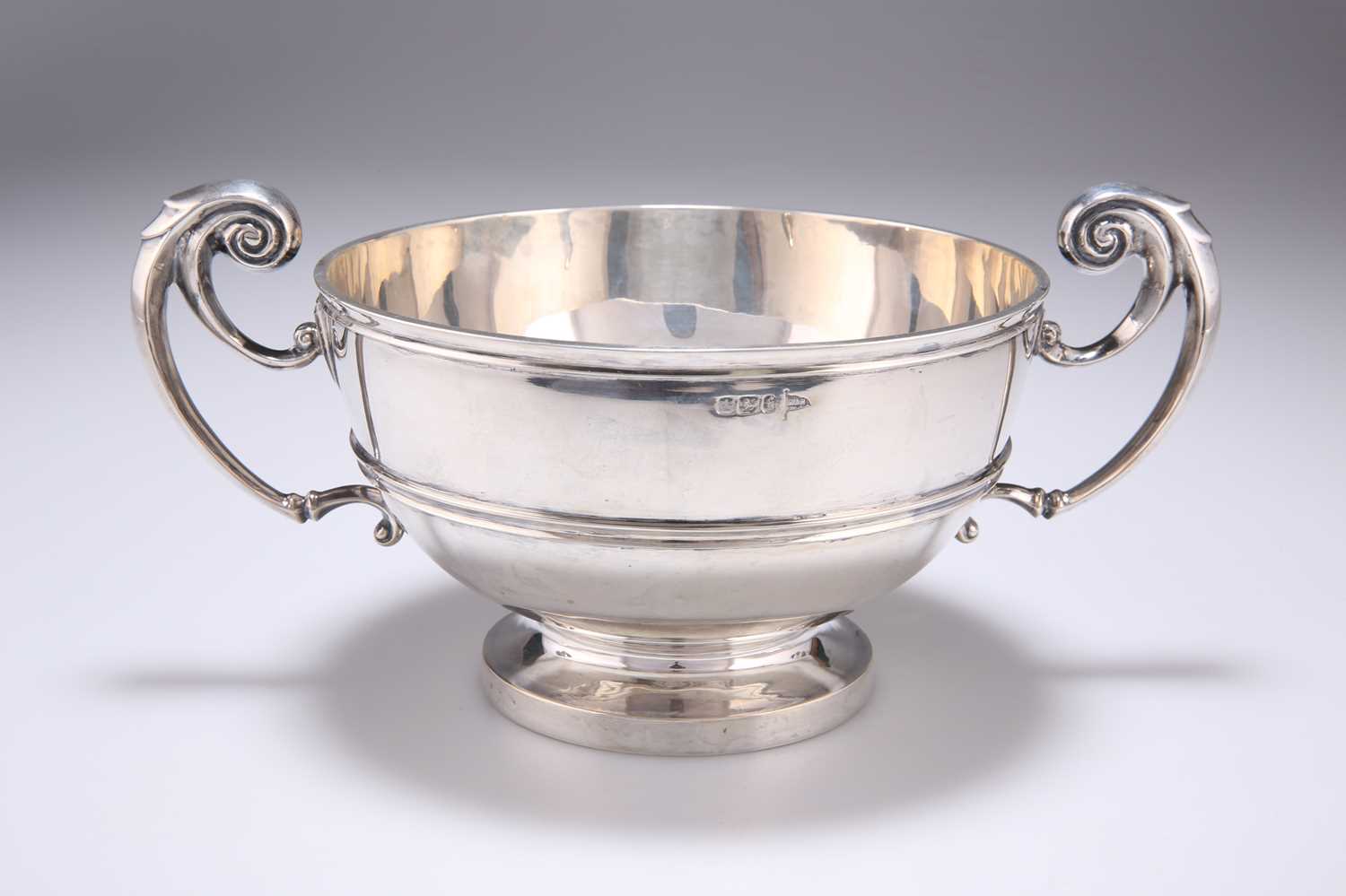 A LATE VICTORIAN SILVER TWIN-HANDLED PEDESTAL BOWL - Image 2 of 3
