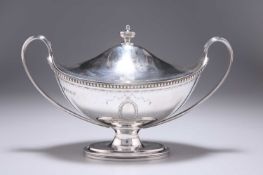 A GEORGIAN STYLE SILVER SAUCE TUREEN AND COVER