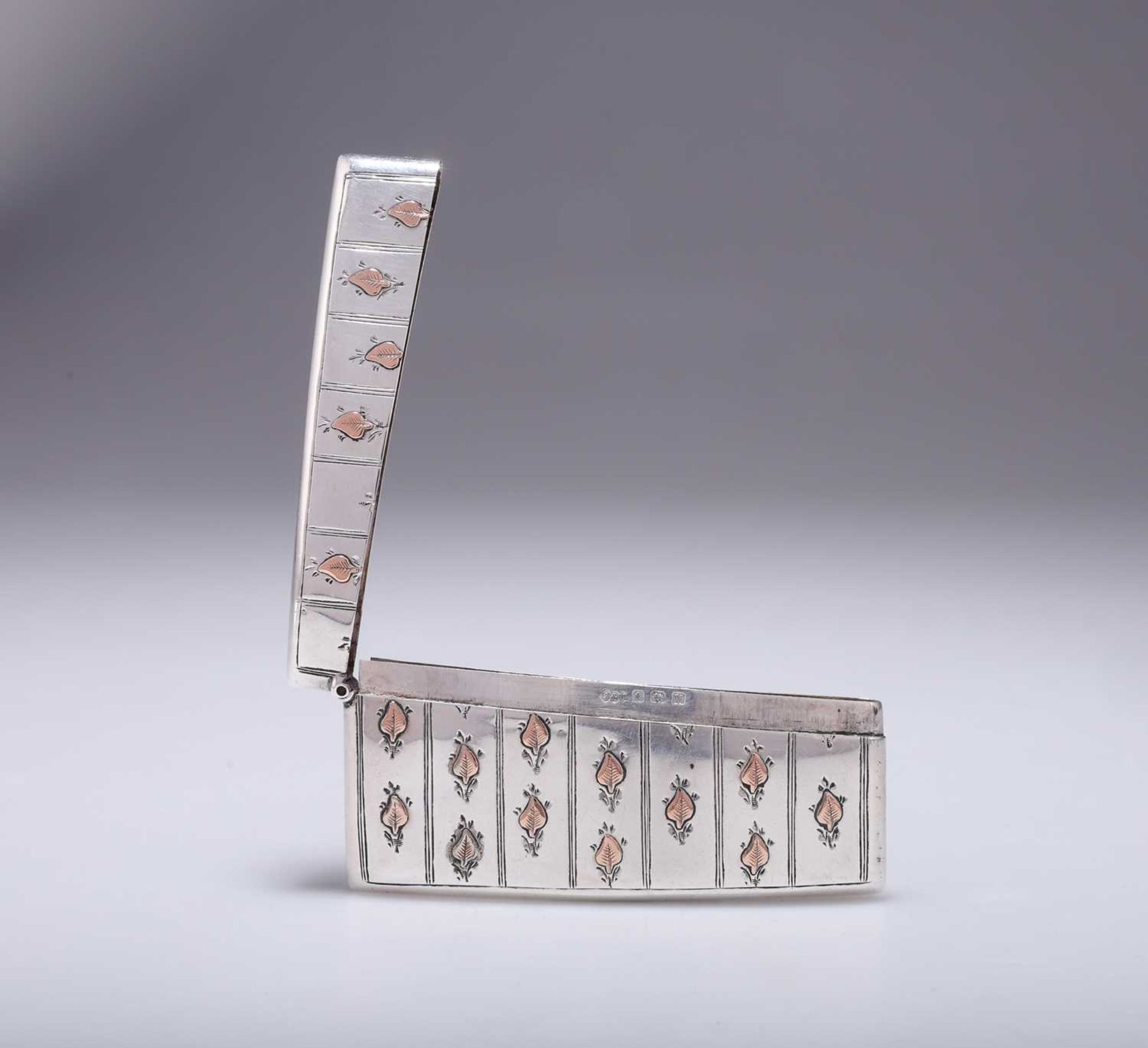 AN ART DECO SILVER CARD CASE - Image 4 of 4