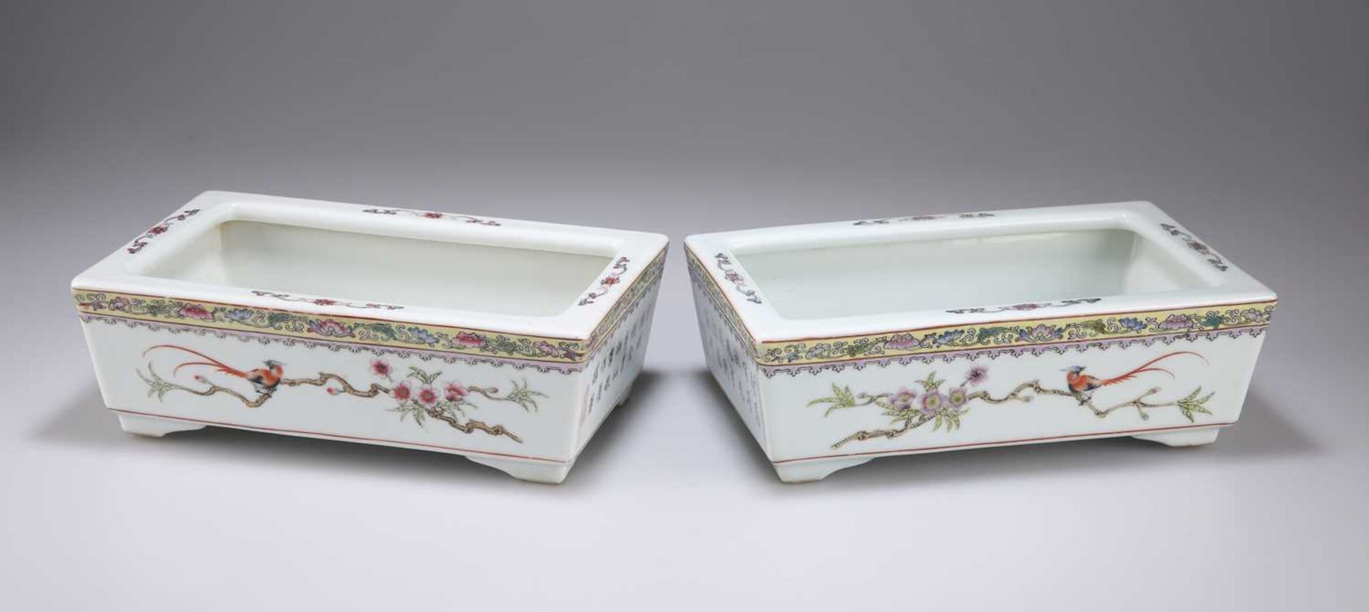 A PAIR OF CHINESE FAMILLE ROSE PLANTERS - Image 2 of 8