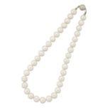 A CULTURED PEARL NECKLACE