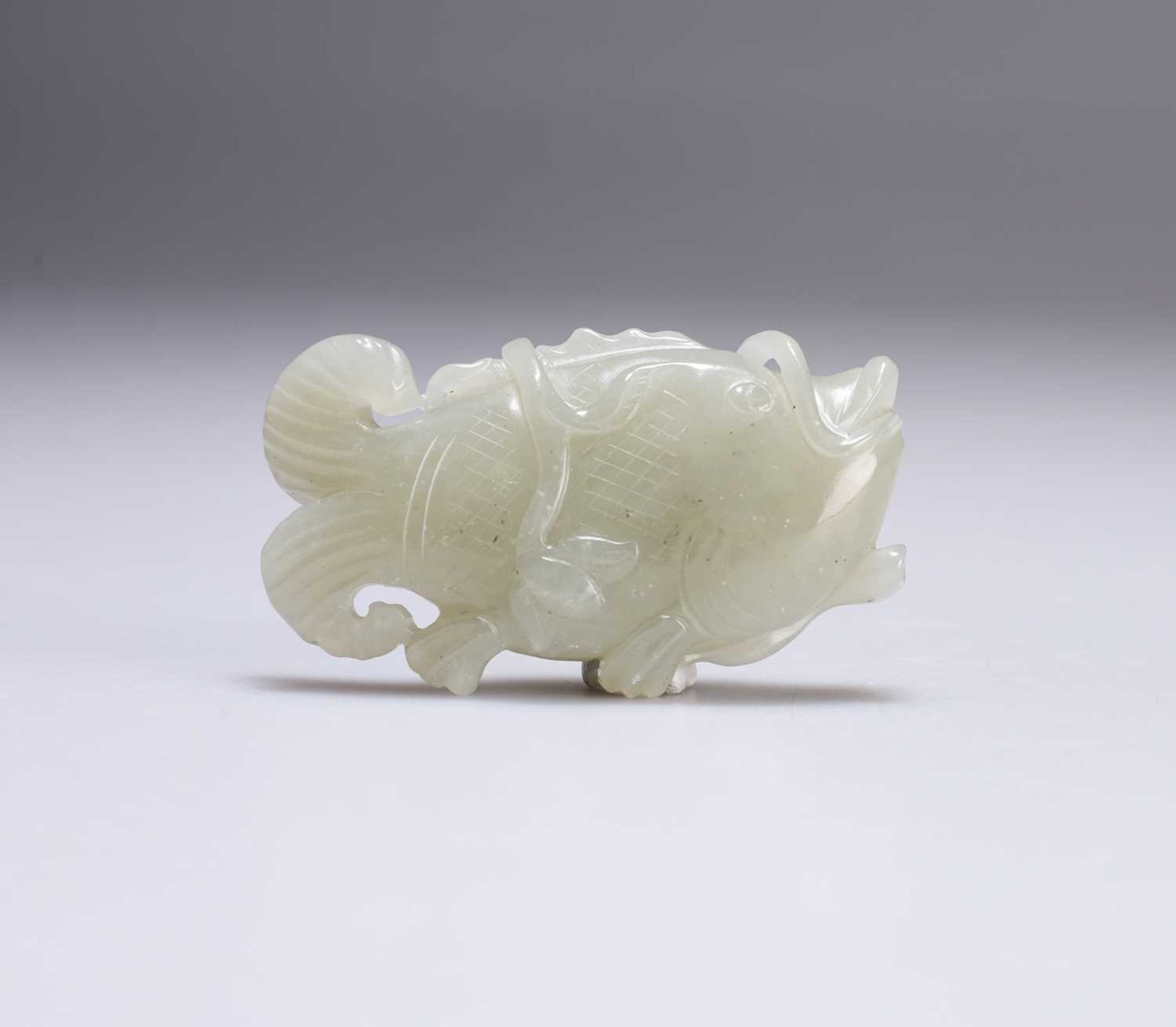 A CHINESE JADE FISH PENDANT - Image 3 of 7