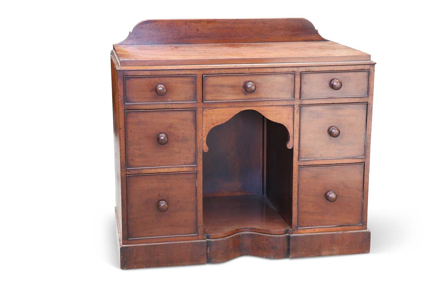 A 19TH CENTURY MAHOGANY KNEEHOLE DRESSING TABLE