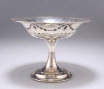 A MIXED GROUP OF ASSORTED SILVER, 20TH CENTURY