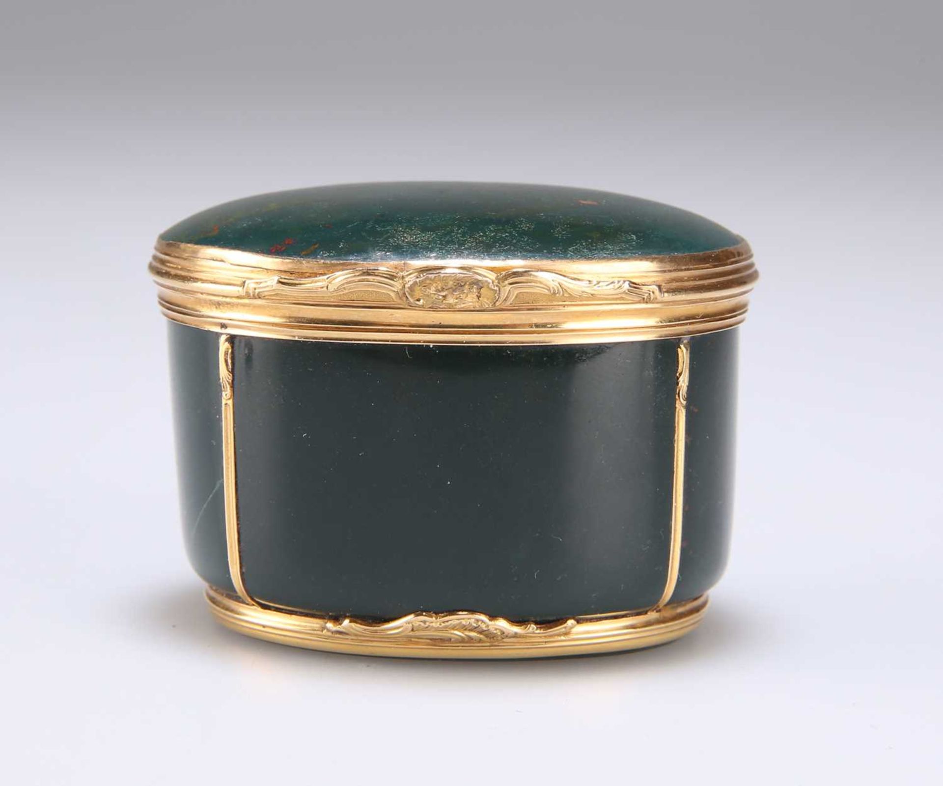 AN 18TH CENTURY GOLD-MOUNTED BLOODSTONE BOX - Image 2 of 2