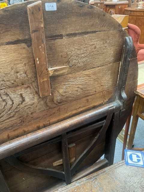 A 19TH CENTURY FRENCH OAK WINE-TASTING TABLE - Image 3 of 4