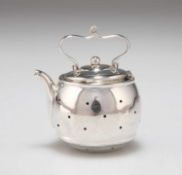 AN AMERICAN STERLING SILVER NOVELTY TEA INFUSER