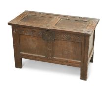 A SMALL OAK COFFER, LATE 17TH/EARLY 18TH CENTURY