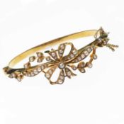A LATE 19TH CENTURY SEED PEARL HINGE OPENING BANGLE