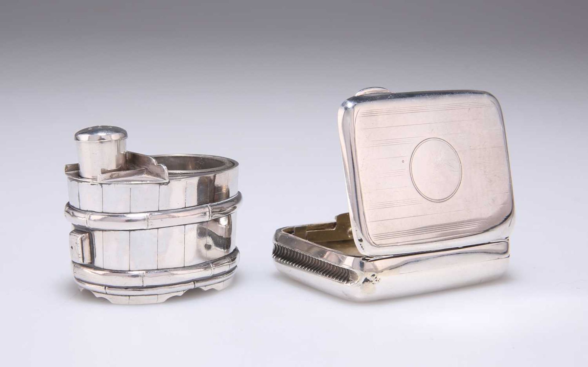 A STERLING SILVER BARREL-FORM NOVELTY INKWELL, 20TH CENTURY