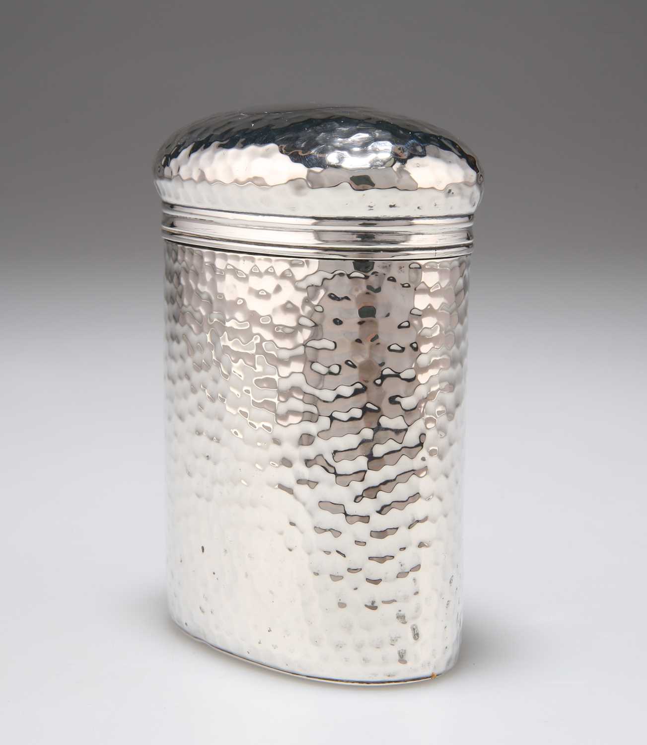 AN EDWARDIAN SILVER TABLE JAR AND COVER - Image 2 of 3