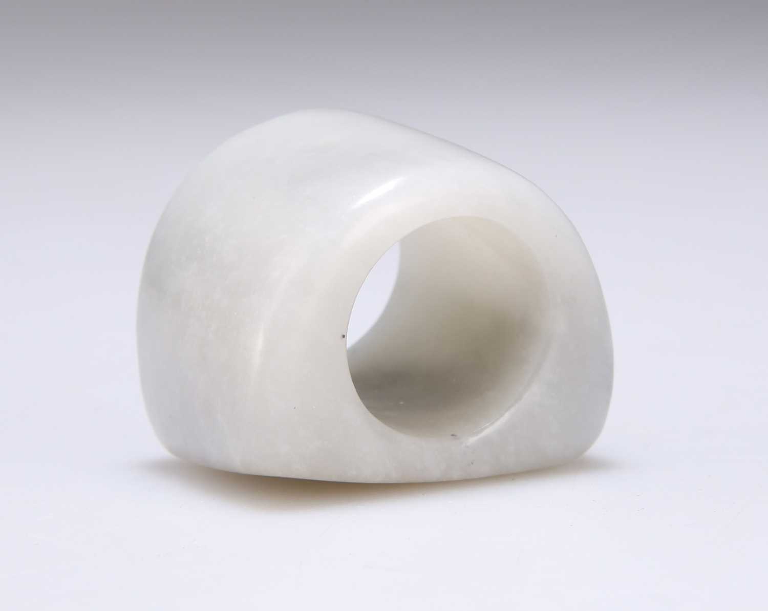 A CHINESE JADE ARCHER'S THUMB RING - Image 2 of 7