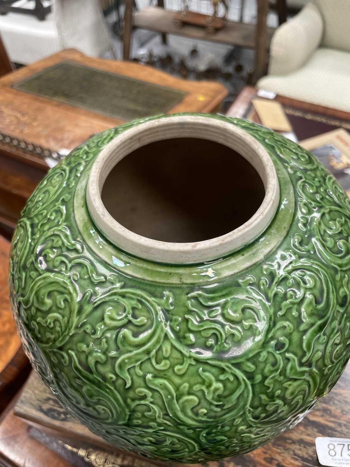 A CHINESE GREEN-GLAZED GINGER JAR AND COVER, CIRCA 1900 - Bild 5 aus 6