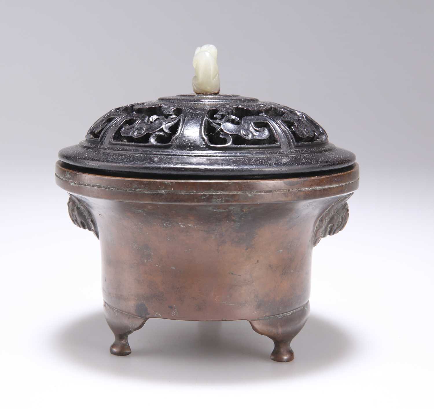 A CHINESE JADE-MOUNTED BRONZE CENSER - Image 2 of 12