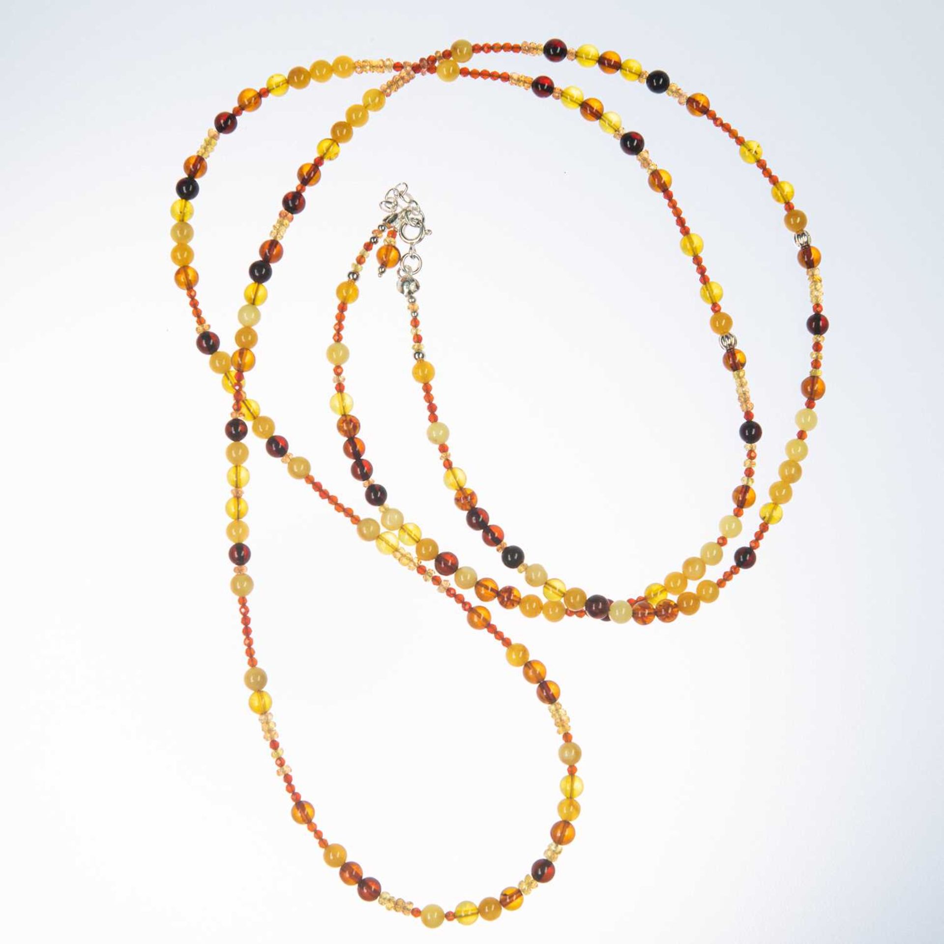 A GEMSTONE BEAD NECKLACE