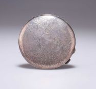 A CHINESE STERLING SILVER COMPACT, 20TH CENTURY