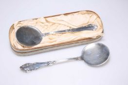 A PAIR OF EARLY 20TH CENTURY DANISH STERLING SILVER TOMATO SERVERS
