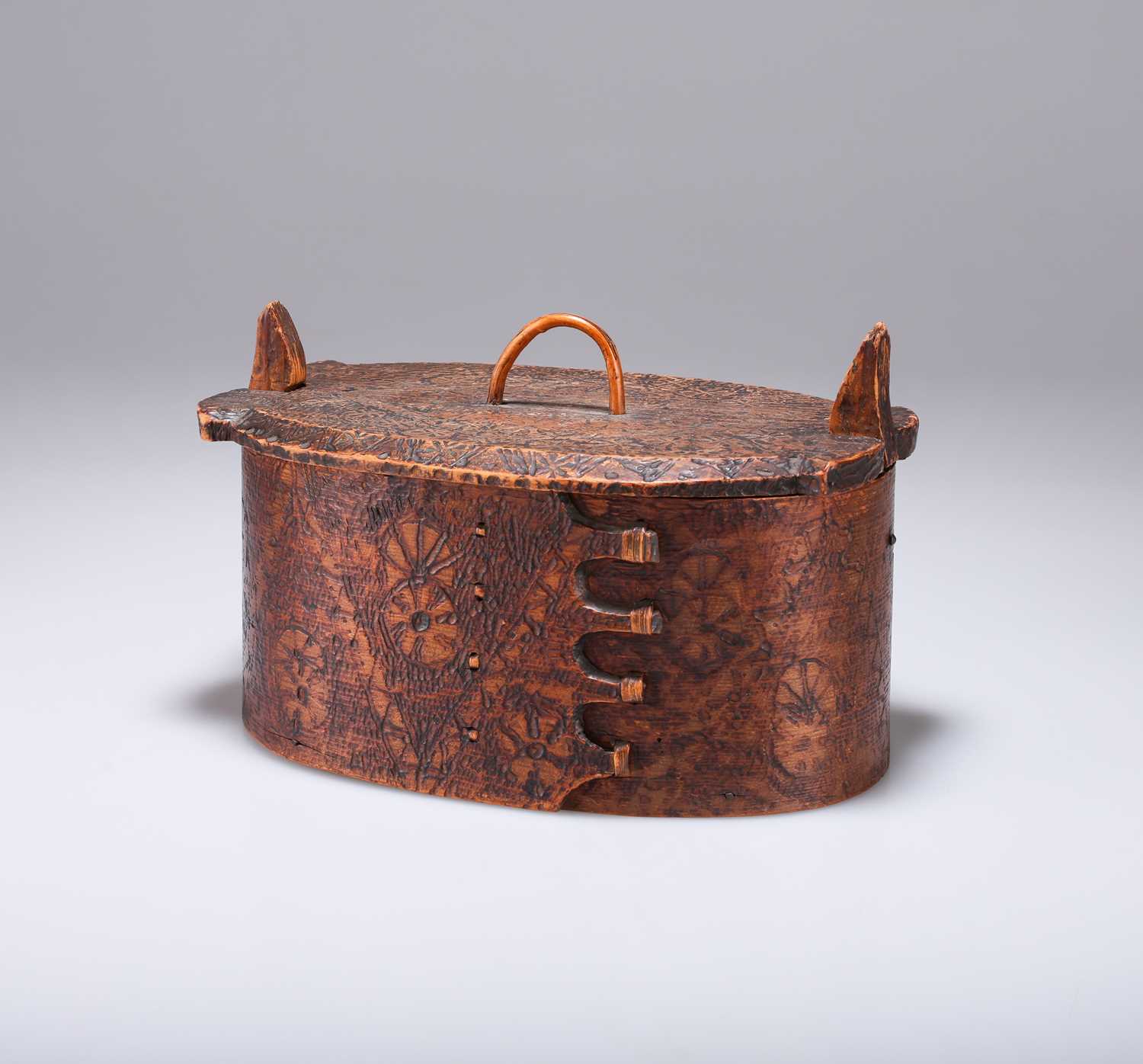 A SCANDINAVIAN FOLK ART BOX AND COVER, NORWEGIAN, LATE 19TH CENTURY