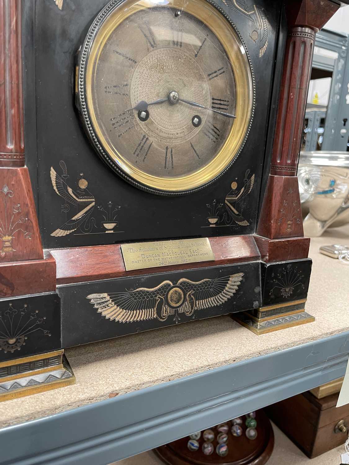 AN EGYPTIAN REVIVAL BRASS-MOUNTED, RED MARBLE AND POLISHED SLATE MANTEL CLOCK, 19TH CENTURY - Image 5 of 8