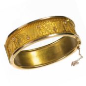 A 19TH CENTURY ETRUSCAN REVIVAL HINGE OPENING BANGLE