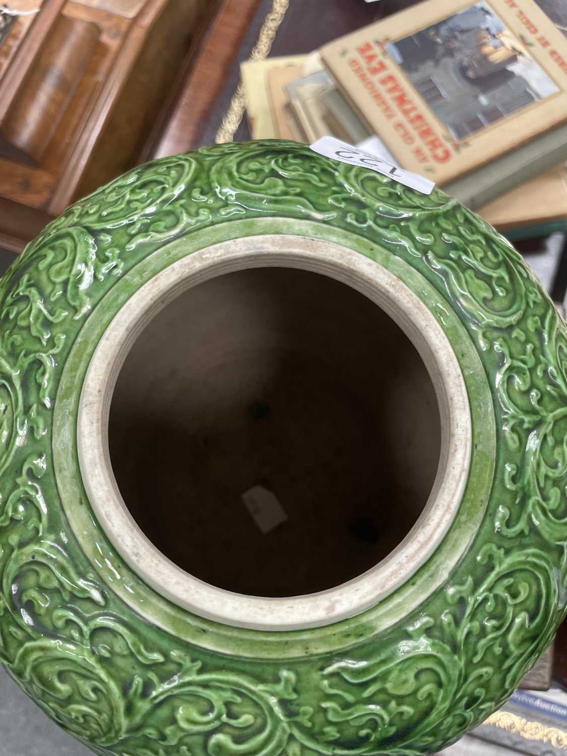 A CHINESE GREEN-GLAZED GINGER JAR AND COVER, CIRCA 1900 - Bild 4 aus 6