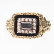 A GEORGIAN 18 CARAT GOLD SEED PEARL AND ENAMEL MOURNING RING