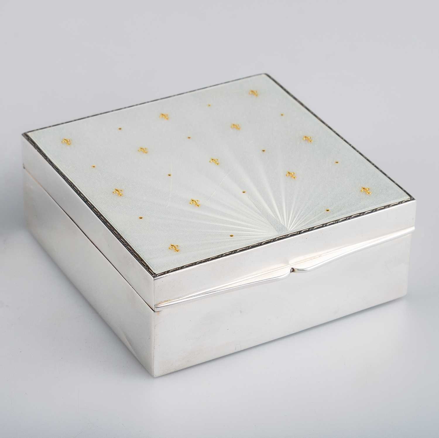 AN ELIZABETH II SILVER AND ENAMEL CIGARETTE BOX