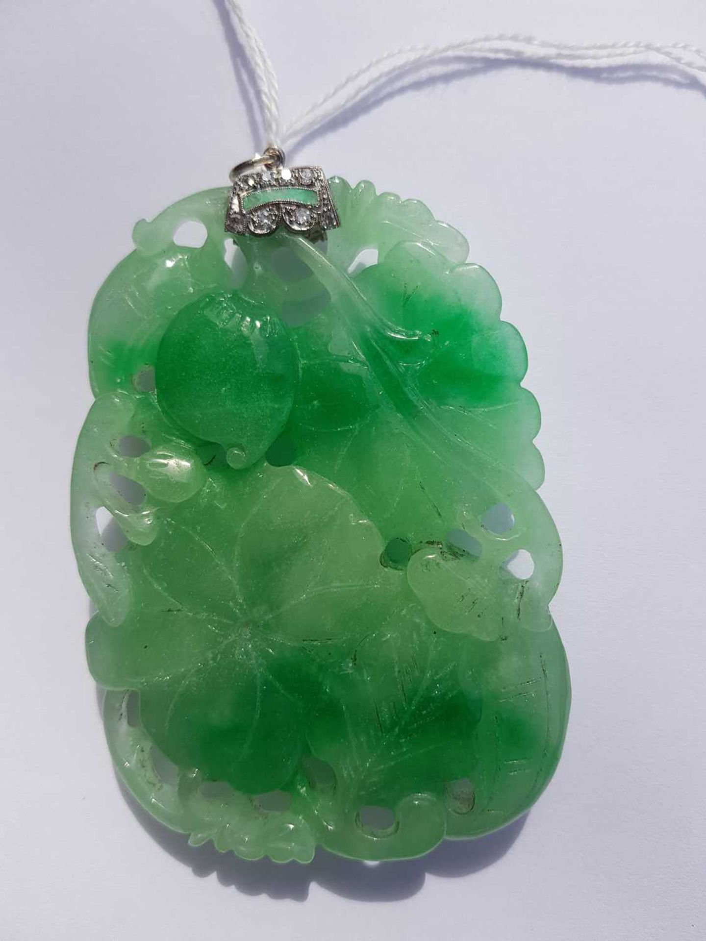 A LARGE JADE KOI CARP AND LOTUS PENDANT - Image 3 of 3