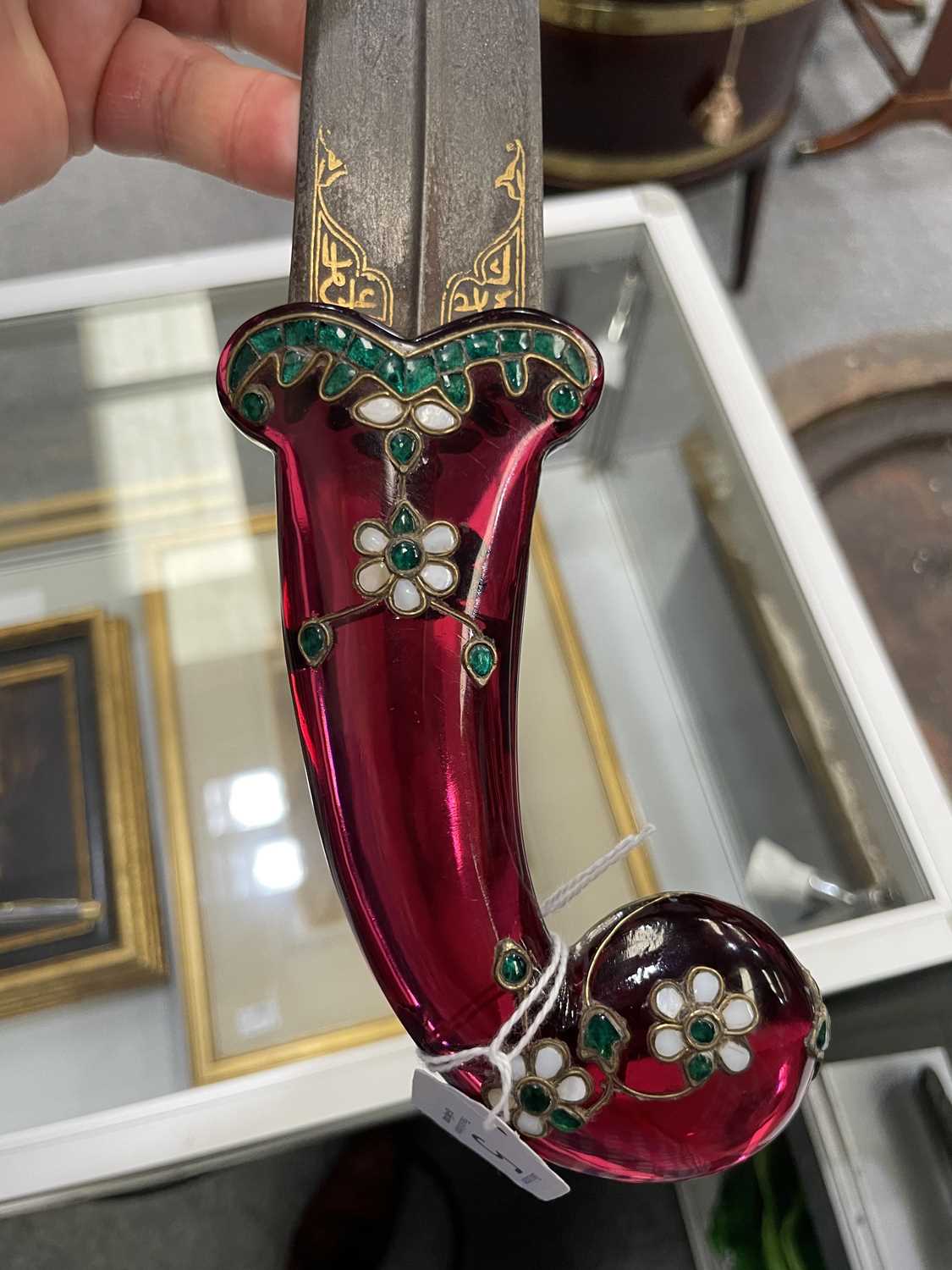 AN INLAID RED CRYSTAL-HILTED DAGGER, MUGHAL, INDIA, 18TH-19TH CENTURY - Image 8 of 15